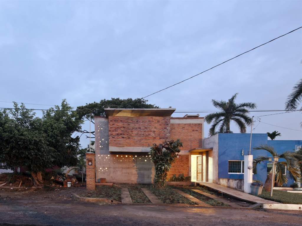 1031588uooadccepalmji9.jpg.jpg