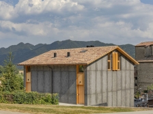 西班牙Vidrà住宅