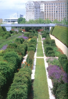 布拉格城堡(Pathway through the Deer Moat,Prague Castle)
