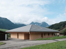 瑞士有金字塔屋顶的住宅