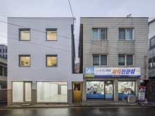韩国一栋三层混合用途建筑的翻新